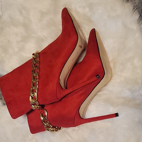⚘Red Faux Suede Chain Ankle Boot⚘ - Picture 6 of 9